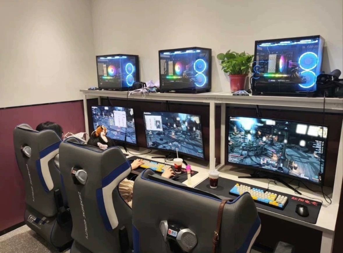 生意不好，几十台游戏台式机，i5高配主机黑神话悟空电脑二手全套设计办公电商显示器32寸曲面出售 亏本处理高配电脑，看上了请私聊。 电脑流畅运行办公PS、word